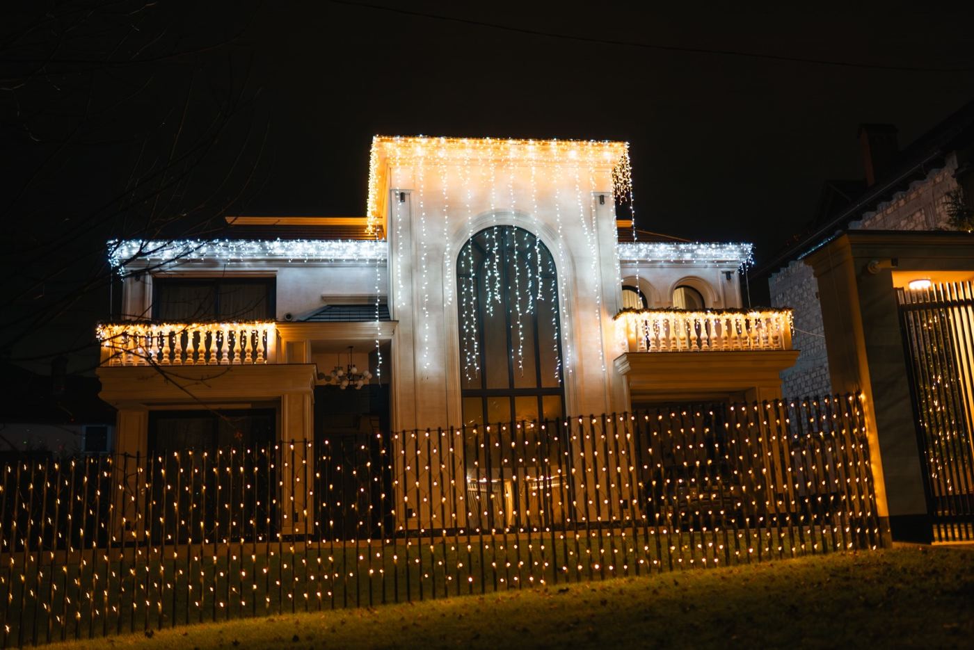 Proiect de iluminat festiv: Emilian Crețu