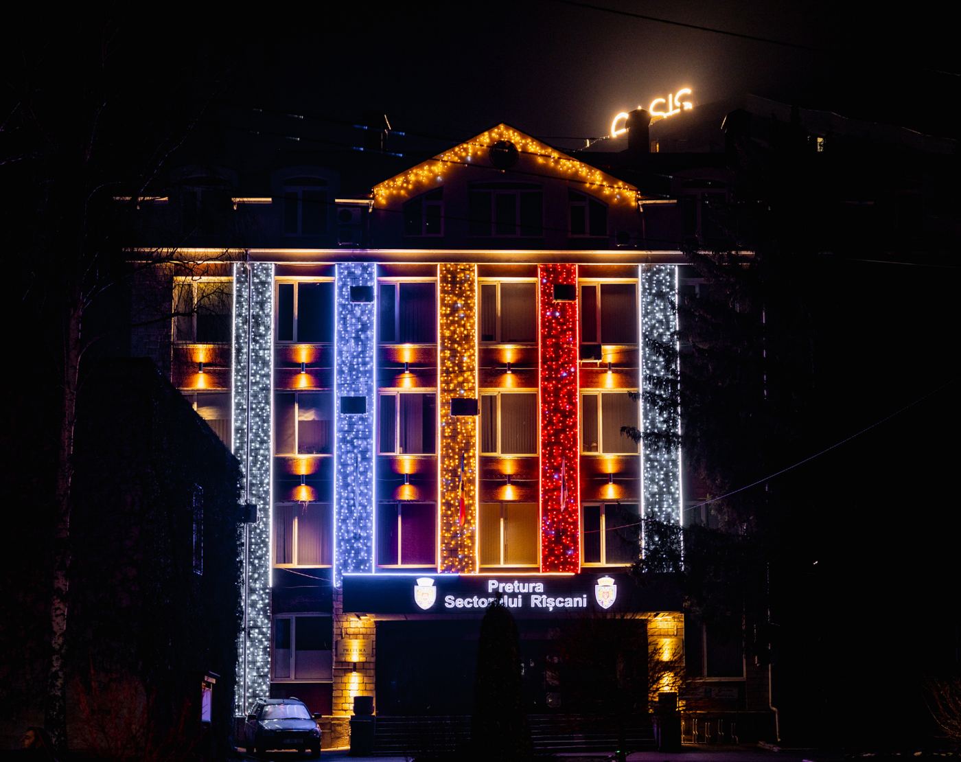 Proiect public de iluminat festiv: Pretura Rîșcani - Amenajare Festivă